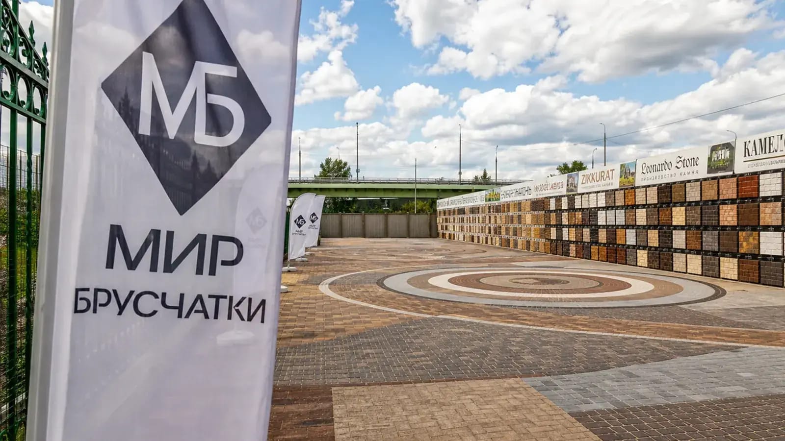 Гладкая или фактурная плитка: что практичнее